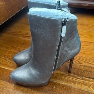 Elegant Gray Ankle Boots